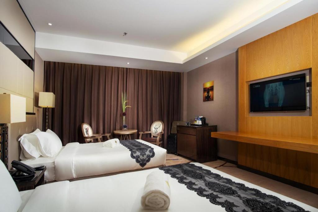 Lotus Blu Hotel Легаспи Экстерьер фото